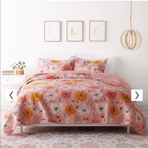 Lauren Conrad Quilt Set - Queen